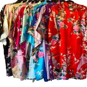 🦚 NWT! Gorgeous Satin Robe